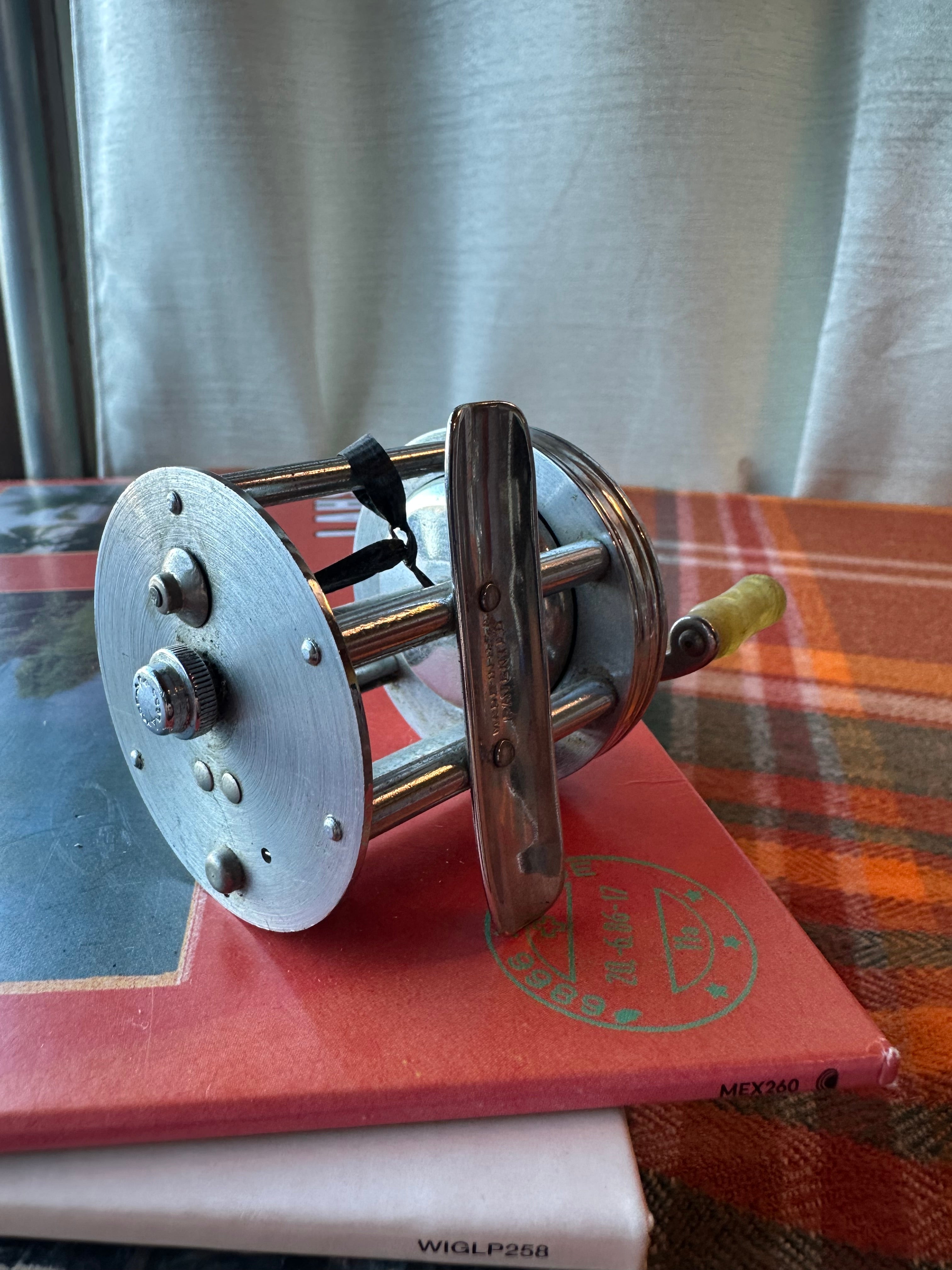 Shakespeare True Blue 1956 Model FK Baitcasting Fishing Reel | Vintage USA | Green Catalin Handle Knobs